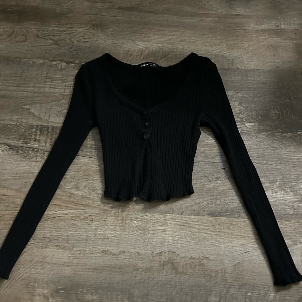 black crop top